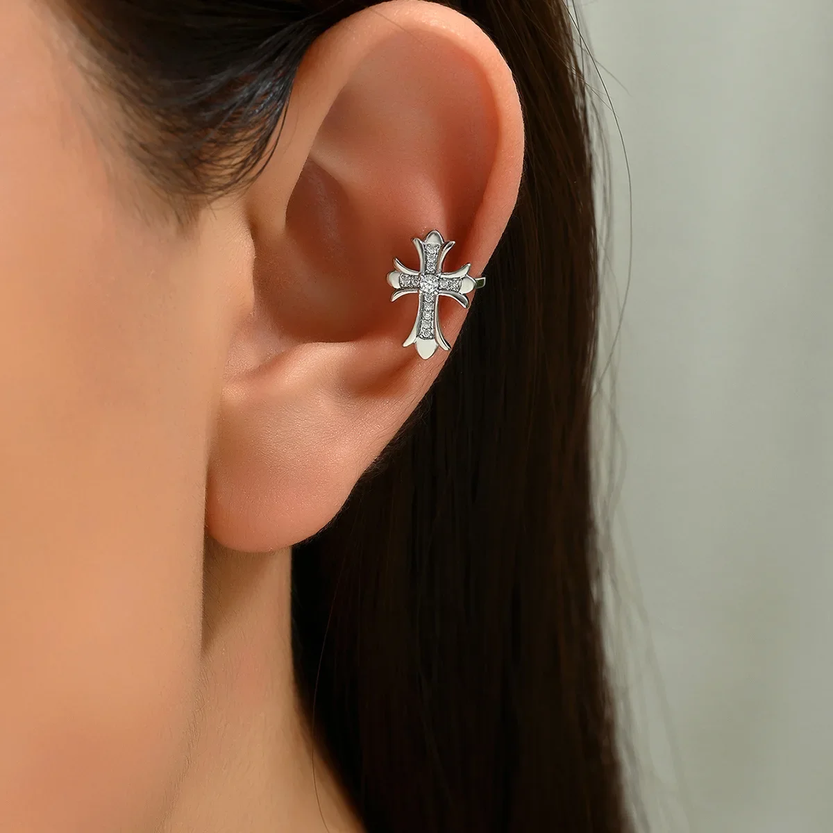 

Retro Hip Hop Cross Ear Clip Micro Inlaid Zircon Special-Interest Design Non-Pierced Ear Bone Clip Earrings