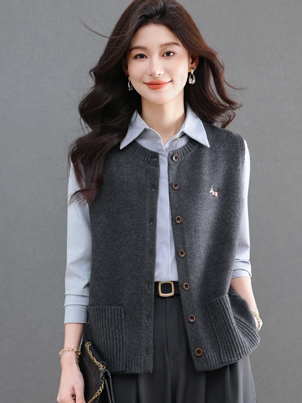

Spring Autumn 2026 Women's round Ne Svel Vest Jaet ort Woolen Cardigan Button up Mommy Sle Casual Loose Fit Kni...