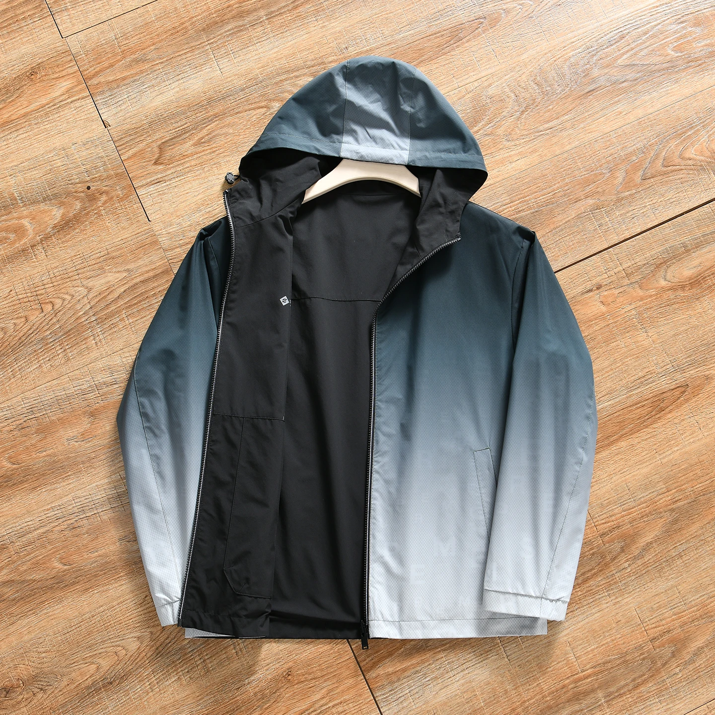 

Double-Sided Wear Gradient Color Men's Casual Hooded Jacket Autumn Winter Fashion Versatile Outerwear Standard Fit Polyester