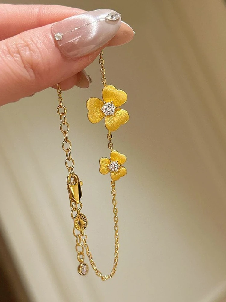 Clover Bracelet New Fashionable and Elegant Micro Inlaid Sparkling Diamond Flower Handmade for Women