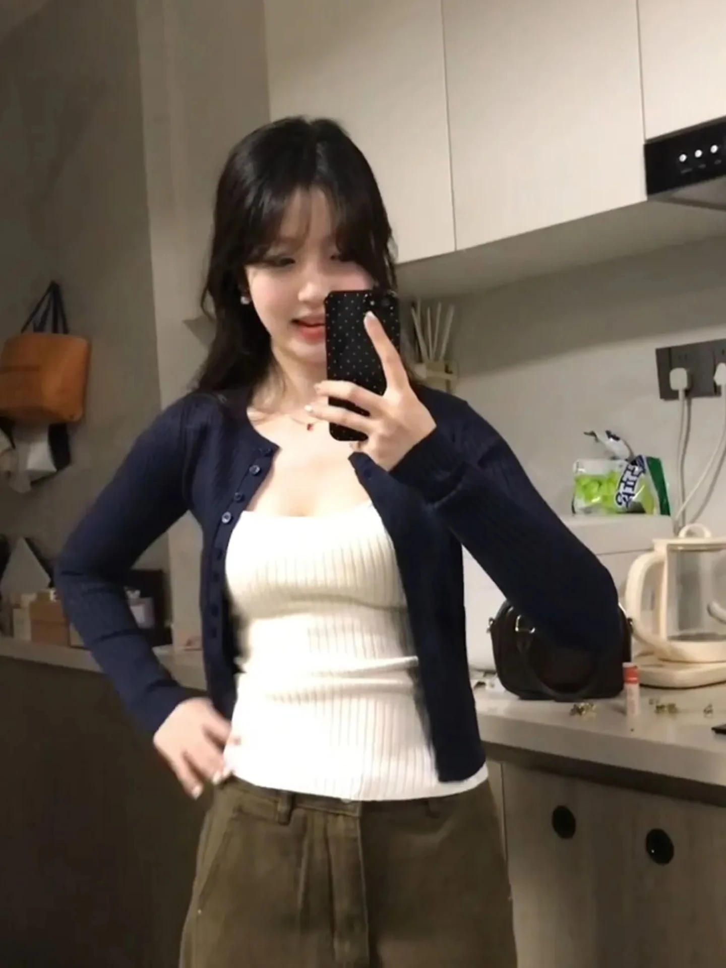 طقم مكون من قطعتين باللون الأزرق الداكن للنساء لربيع 2026 سترة ركاب بسيطة مفتوحة سترة داخلية بدون أكمام مجموعة اتجاه الكلية