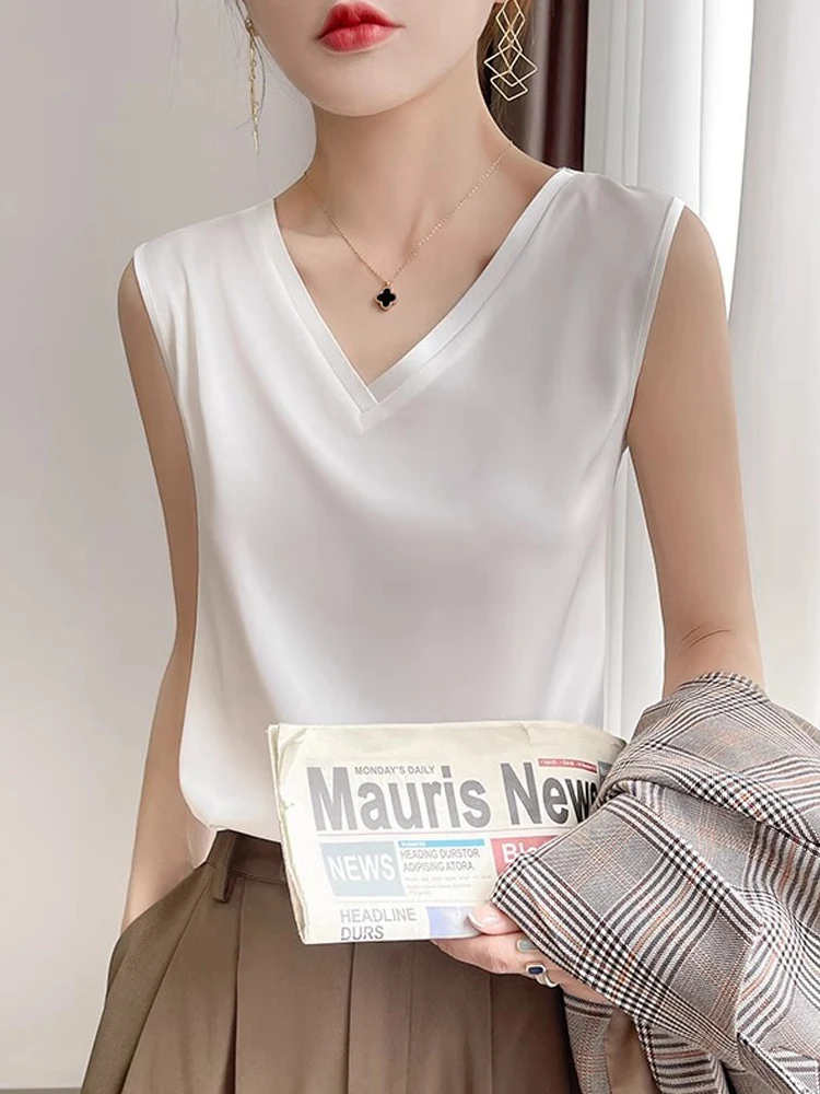 ホワイトサテンシミュレーションシルクベストトップ女性のVネスベルタンクトップアセテート素材スーツインナーウェア夏のベースレイヤー