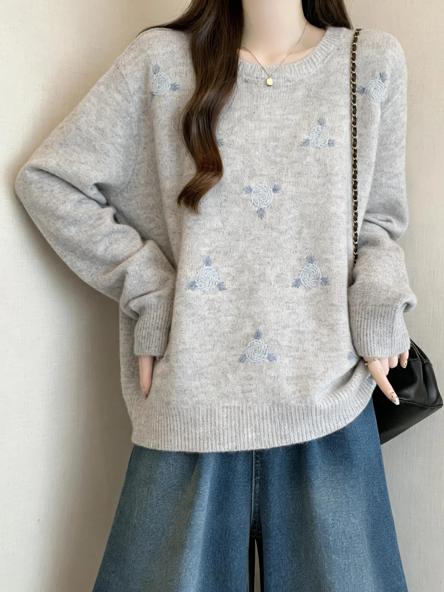 

Корейский вязаный свитер с вышивкой в виде цветов для женщин, ранняя весна, большие размеры, стройнящий эффект, красивый топ, свободный крой для повседневной носки