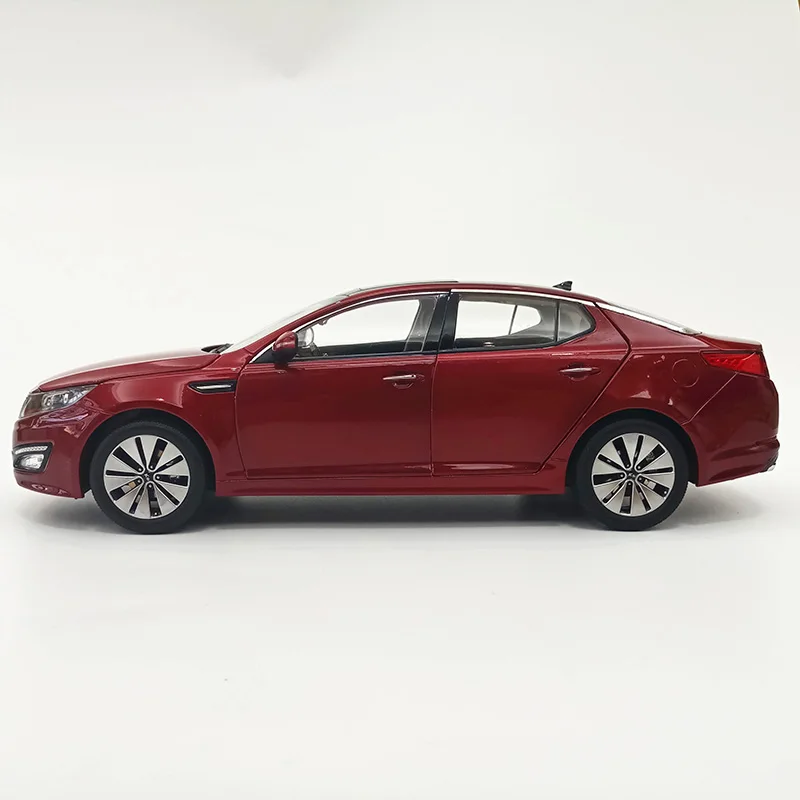 Modello originale 1:18, Cina Kia K5 Optima 2011, modello di auto in lega per esposizione, regali e collezioni