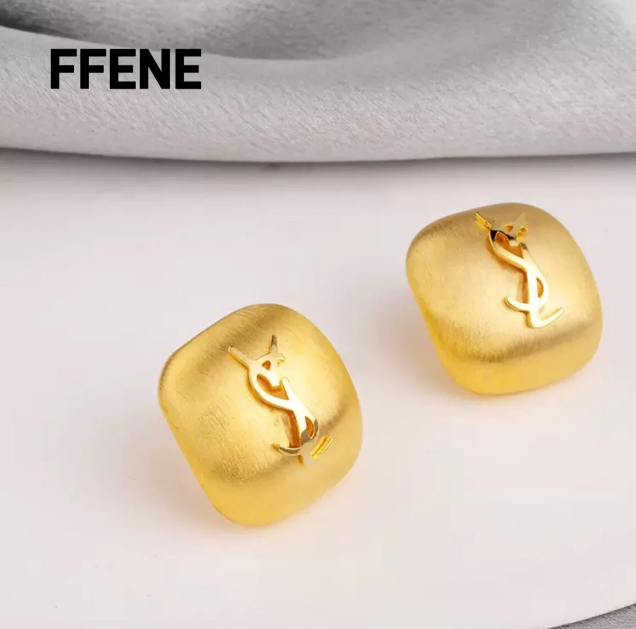 

[Taste] New European and American Metal Wire Geometric Personality Earrings High-end Feeling Earrings Retro Luxury Earrings