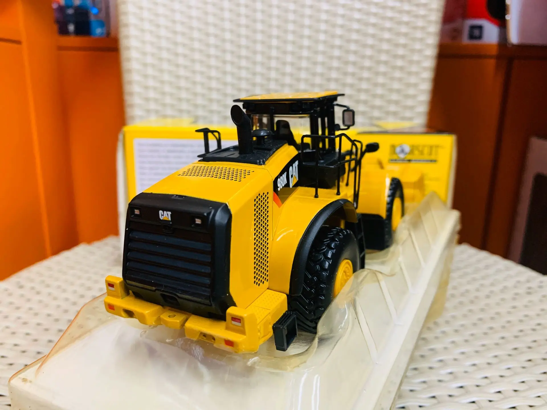 980K Wheel Loader 1/50 Scale DieCast Model New in Original Box 55289