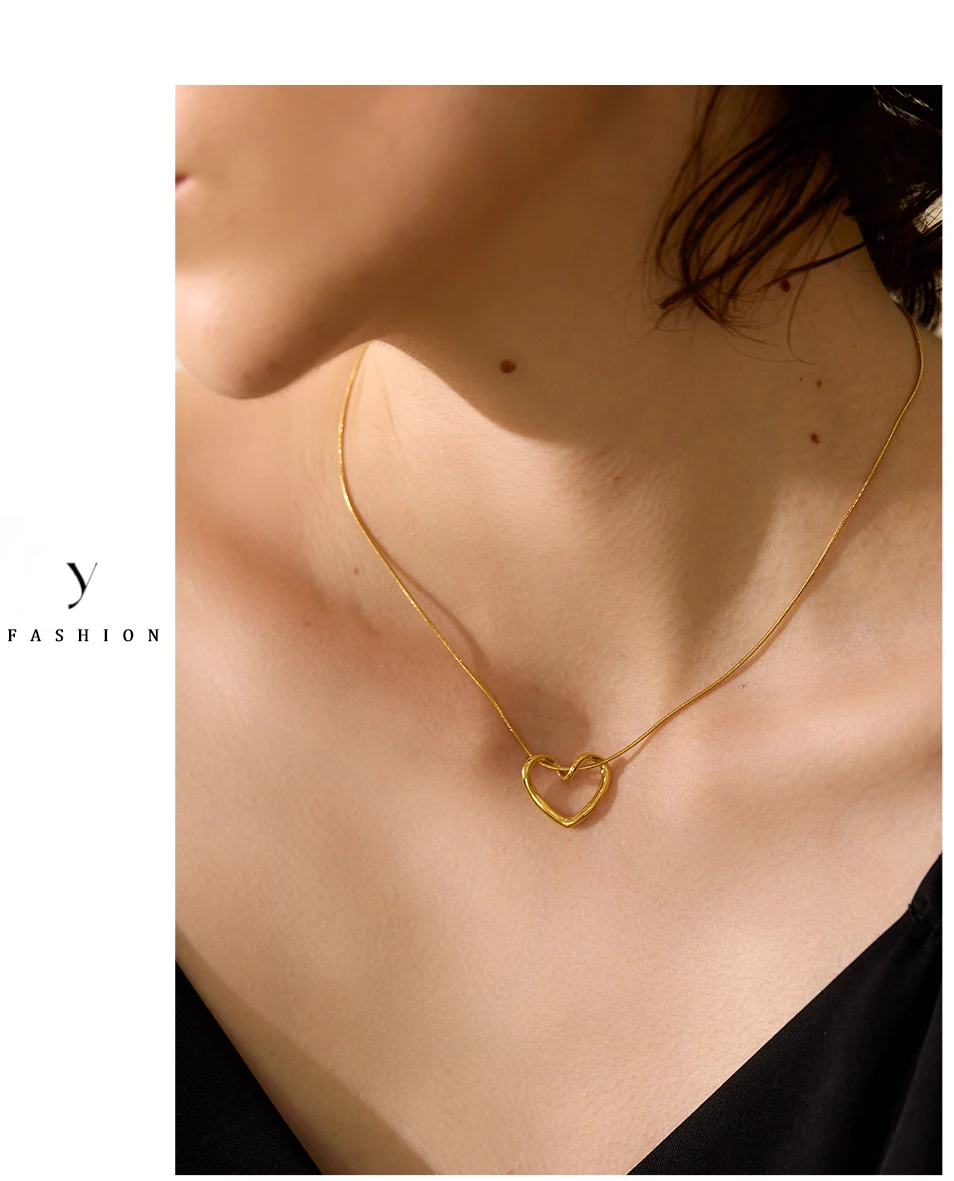 Yhpup Minimalistische goldene Edelstahl-Herz-Hohl-Anhänger-Halskette für Frauen, rostfrei, stilvoller Charm-Schmuck, Bijoux Femme – Detail 2