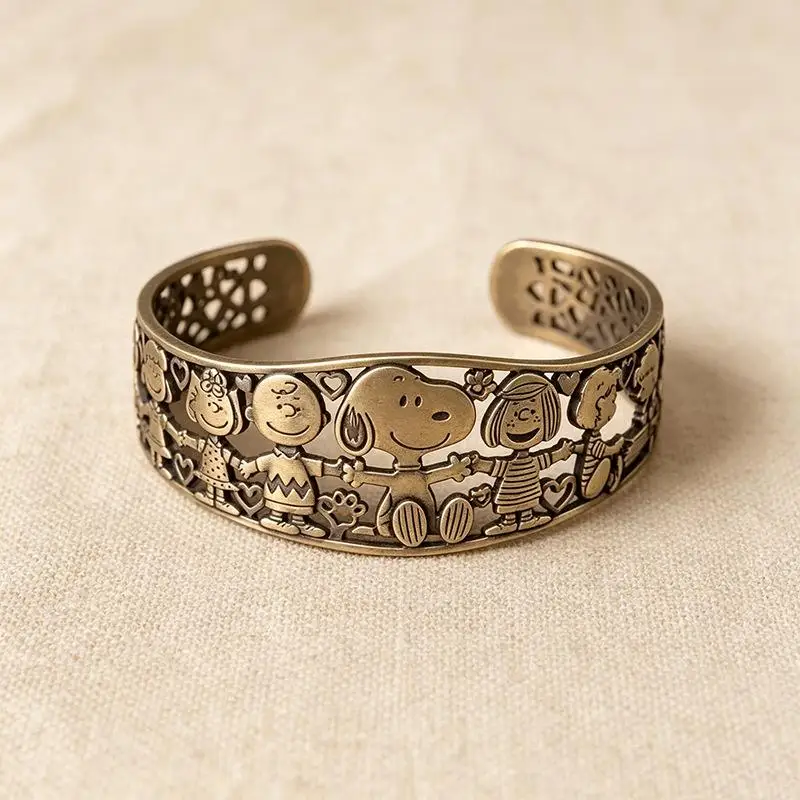 Vintage Snoopys Bracelet Kawaii Hollow Retro Cartoon Bracelet Accessory Personalized Metal Hand Jewelry Elegant Wear Decorative