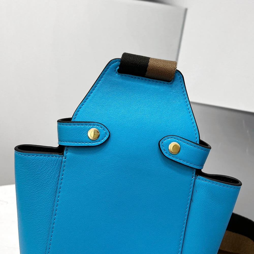 الفاخرة المرأة حقيبة بحزام العلامة التجارية الشهيرة الخصر حقيبة الذكور السفر في الهواء الطلق الرياضة مصمم على ظهره موضة الرجال النساء حقيبة يد 2025