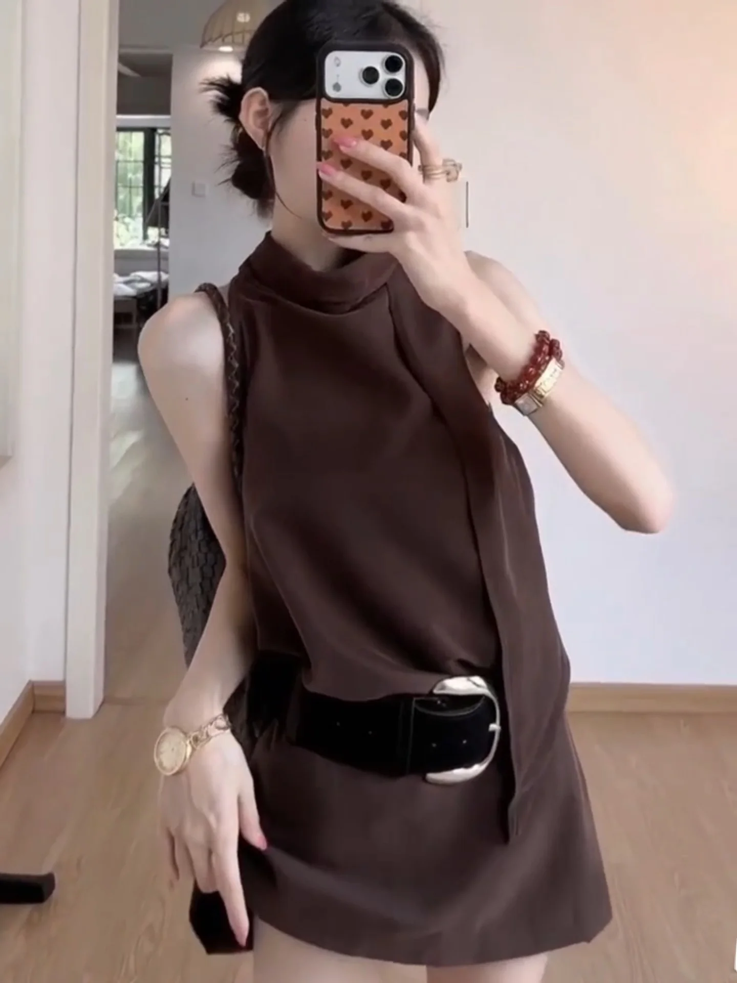 

Slimming Vintage Coffee High Collar Sleeveless A-Line Short Skirt Set Women's Summer Fashion Ensemble Breathable Casual Outfit