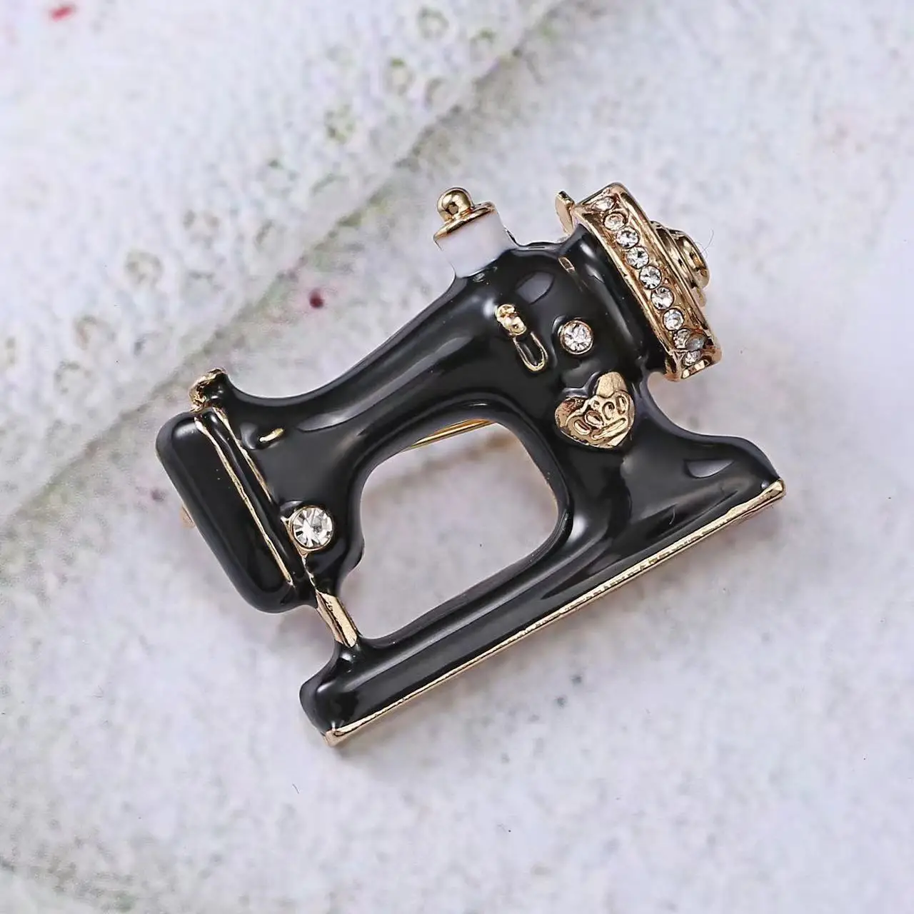 Drip oil inlaid diamond chest flower sewing machine brooch exotic style brooch