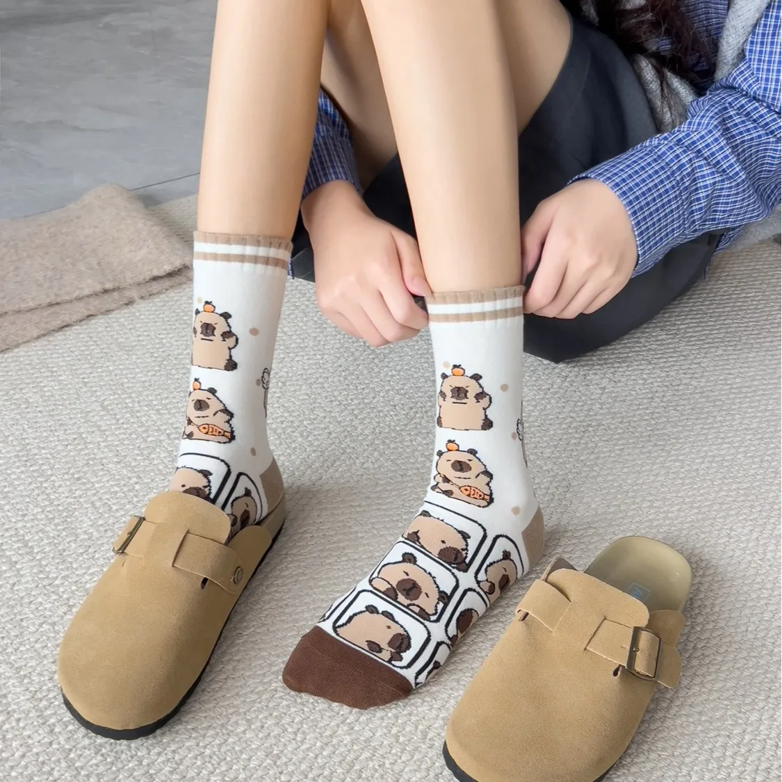 1 Pair New Of Cartoon Cute Capybara Pattern Comfortable Women Mid Calf Socks Suit For All Seasons Gifts