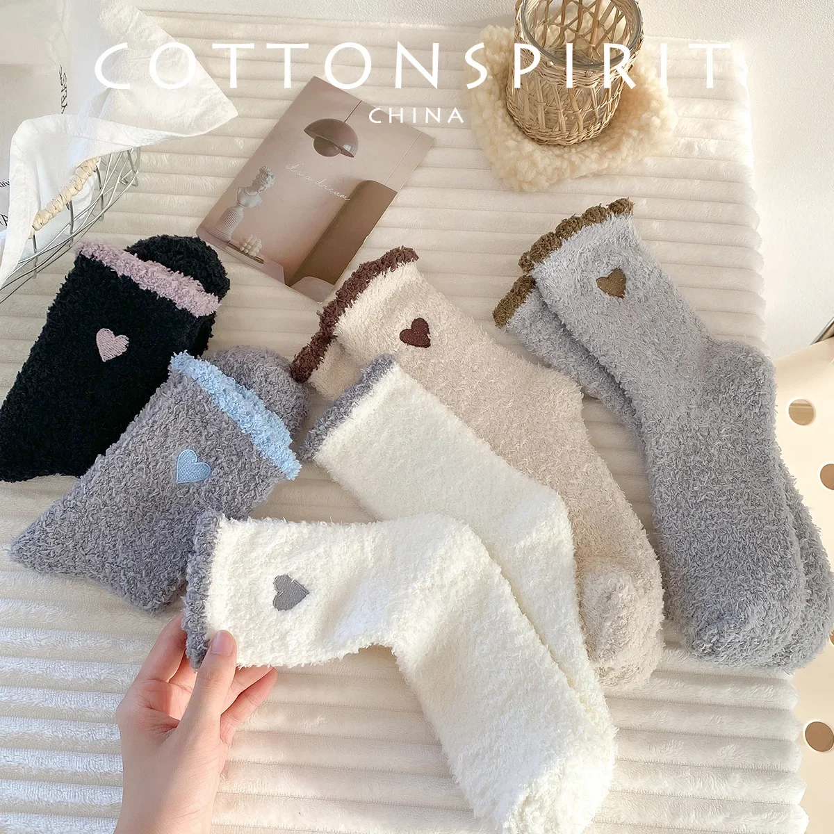 

Winter New Simple Embroidered Love Women Coral Velvet Socks Warm Thickened Lady Sleep Hosiery