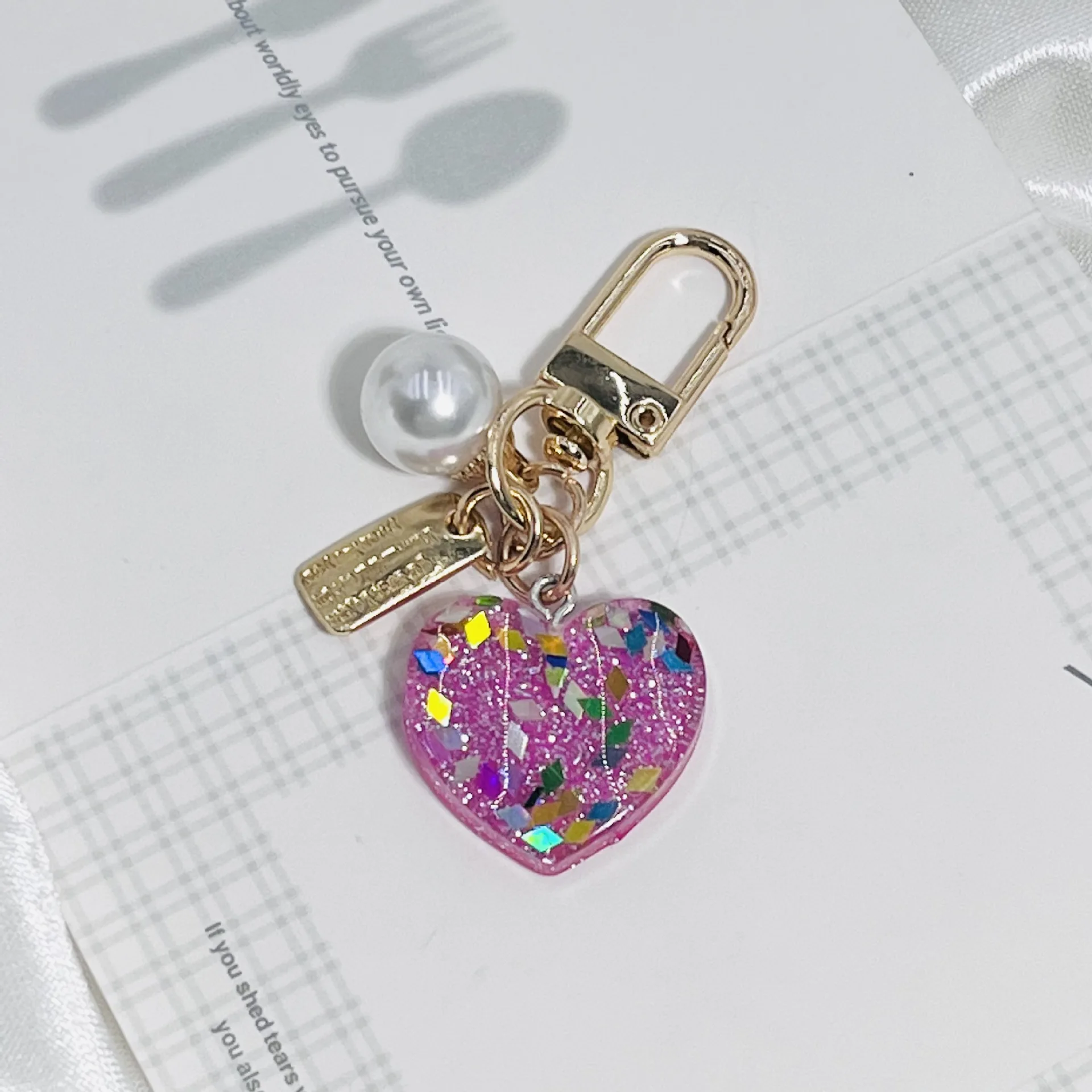 Kleiner Perlenanhänger Metall-Schlüsselanhänger Taschendekoration Schlüsselkette Neuer Glitzer-Acryl-Herz-Pailletten-Schlüsselanhänger Geschenk – Detail 8
