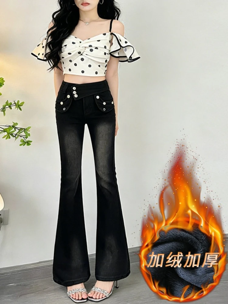 กางเกงยีนส์ทรงขาบานสีดำสำหรับผู้หญิง ฤดูใบไม้ร่วงและฤดูหนาว ปี 2025 ผ้าฟลีซหนา เอวสูง ดีไซน์หัวเข็มขัด