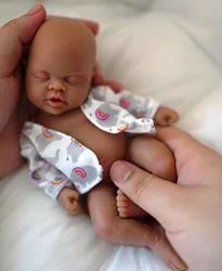 Mini muñeca Reborn realista para niños, bebé afroamericano negro, 7 pulgadas, silicona suave, sorpresa, antiestrés