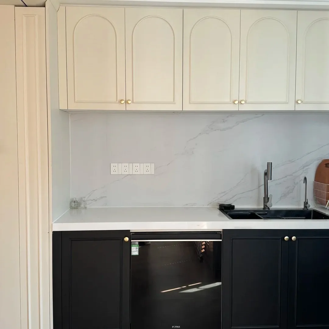 %Best-selling Minimalist Black French-style Pine Wood Factory-customized Kitchen Cabinets Water