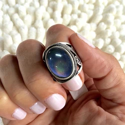 Huitan Big Oval Stone Vintage Women Rings Newly Designed Retro Party Gorgeous Female Finger-rings Birthday Gift Trend Jewelry