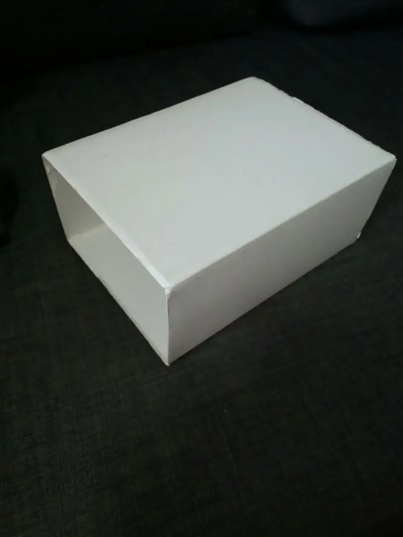 100 pcs green boxes and 50 pcs white shell