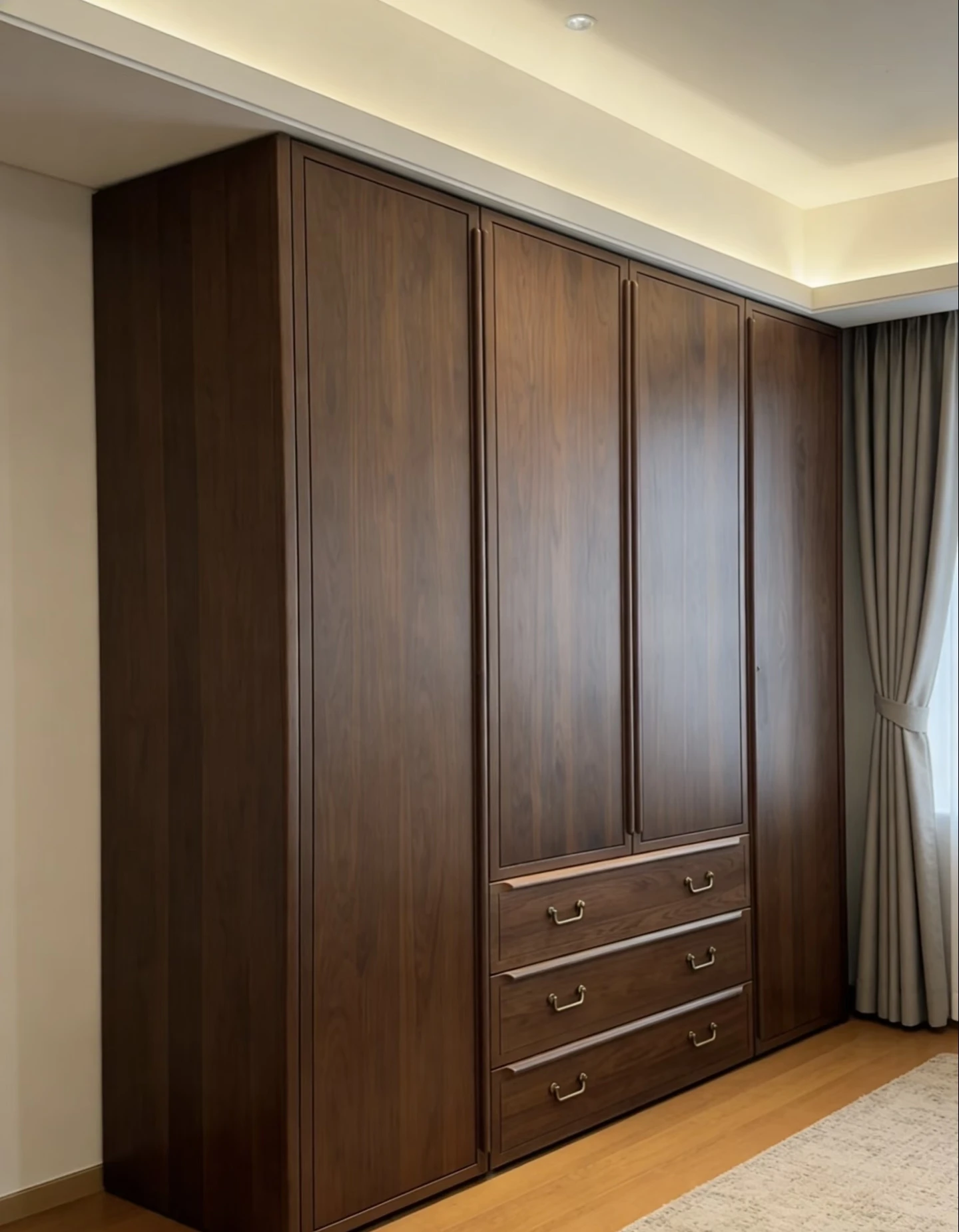 

Large Capacity Solid Wood Adjustable Wardrobe for Bedroom Modern Home Furniture for Villas for Living Roompromote sales