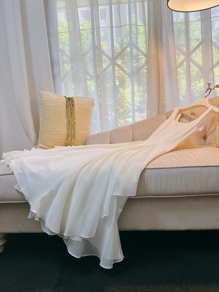 ชุดเดรสยาวสีขาวแบบสายเดี่ยวสำหรับผู้หญิง ดีไซน์ใหม่ สไตล์หรูหรา แนวบัลเล่ต์ กระโปรงยาว ชุดราตรี