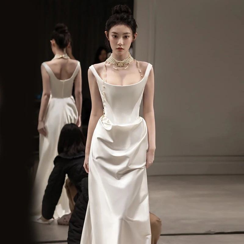 

Элегантное атласное свадебное платье, простое белое платье для невесты, наряд для встречи с гостями, с небольшим шлейфом, на молнии сзади, для молодых женщин