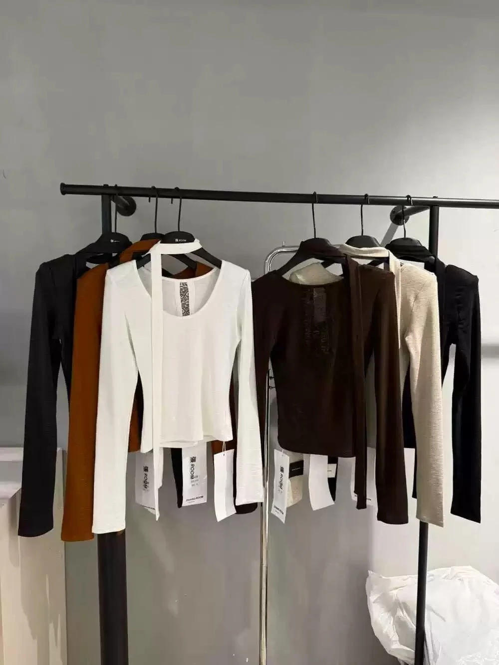 

Korean Sle Fce Lined Long Sve T-irt V-Ne Lace Splicing Design oulder Pad Slim Fit Winter Women's Top