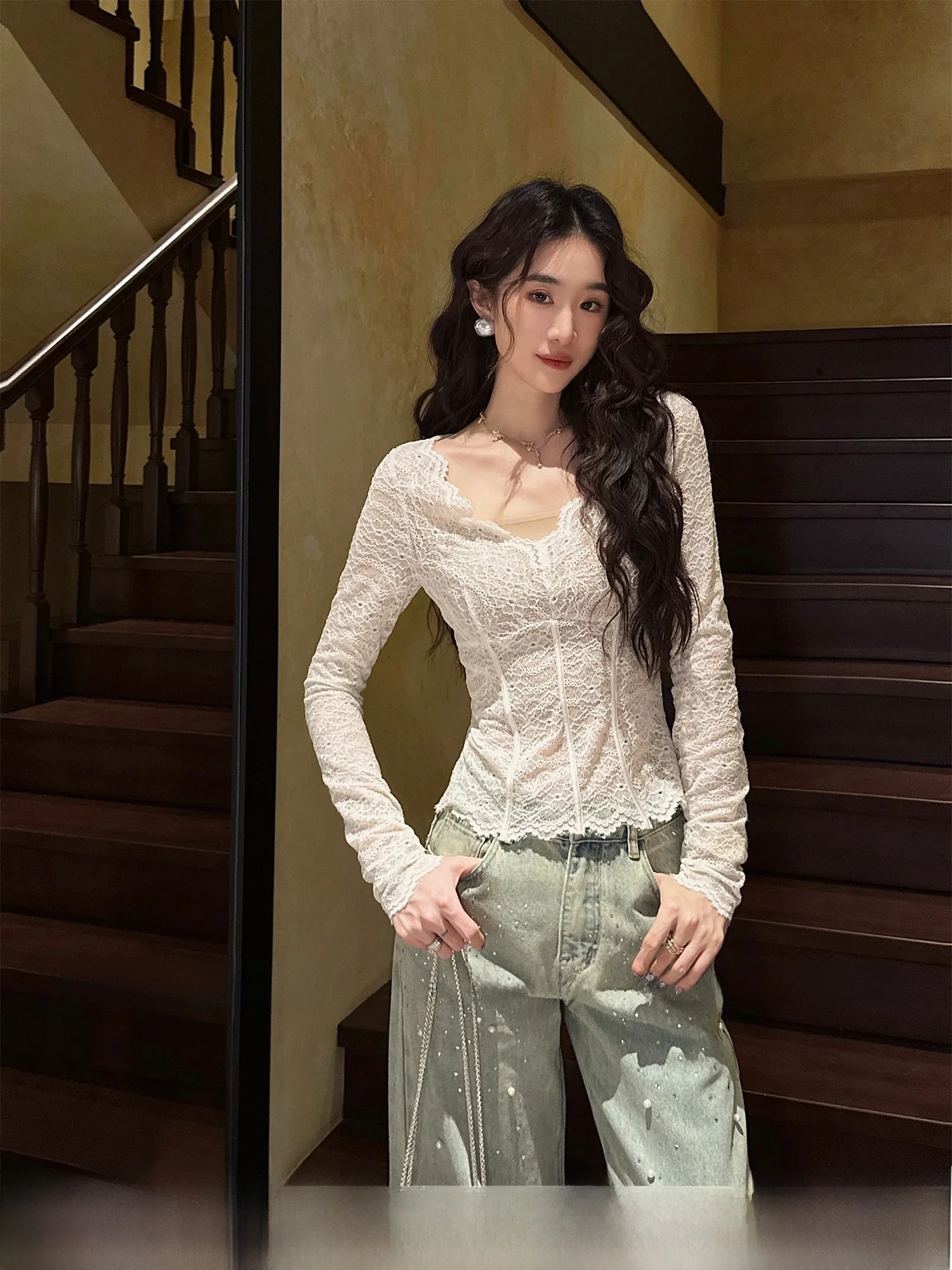 

Новая трикотажная базовая рубашка в китайском стиле с серебряной кружевной отделкой, черная, с цветочным узором, трикотажный топ Three Ji, модный, для повседневной носки, свободный крой, из нейлоновой смеси