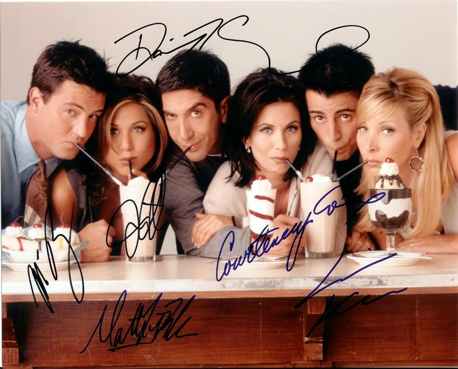 

Шелковый плакат с надписью «FRIENDS»