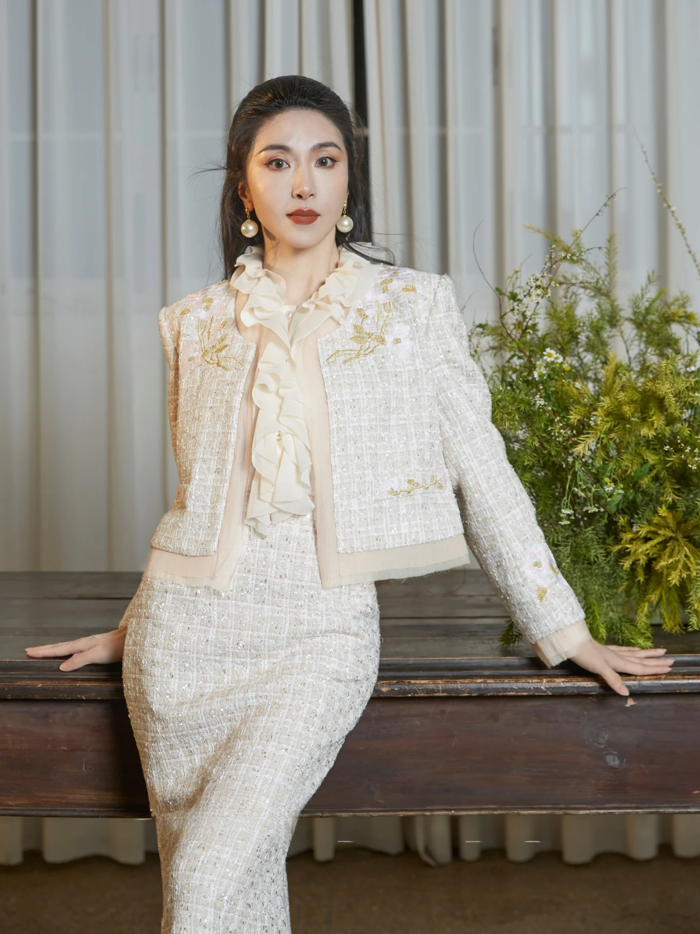 

Комплект Xuan Ying Jie Mountain Yao Golden Tea: элегантный комплект из жакета и юбки с нежным ароматом, шелковая блузка с длинным рукавом и короткая рубашка-топ, осенне-весенний стиль