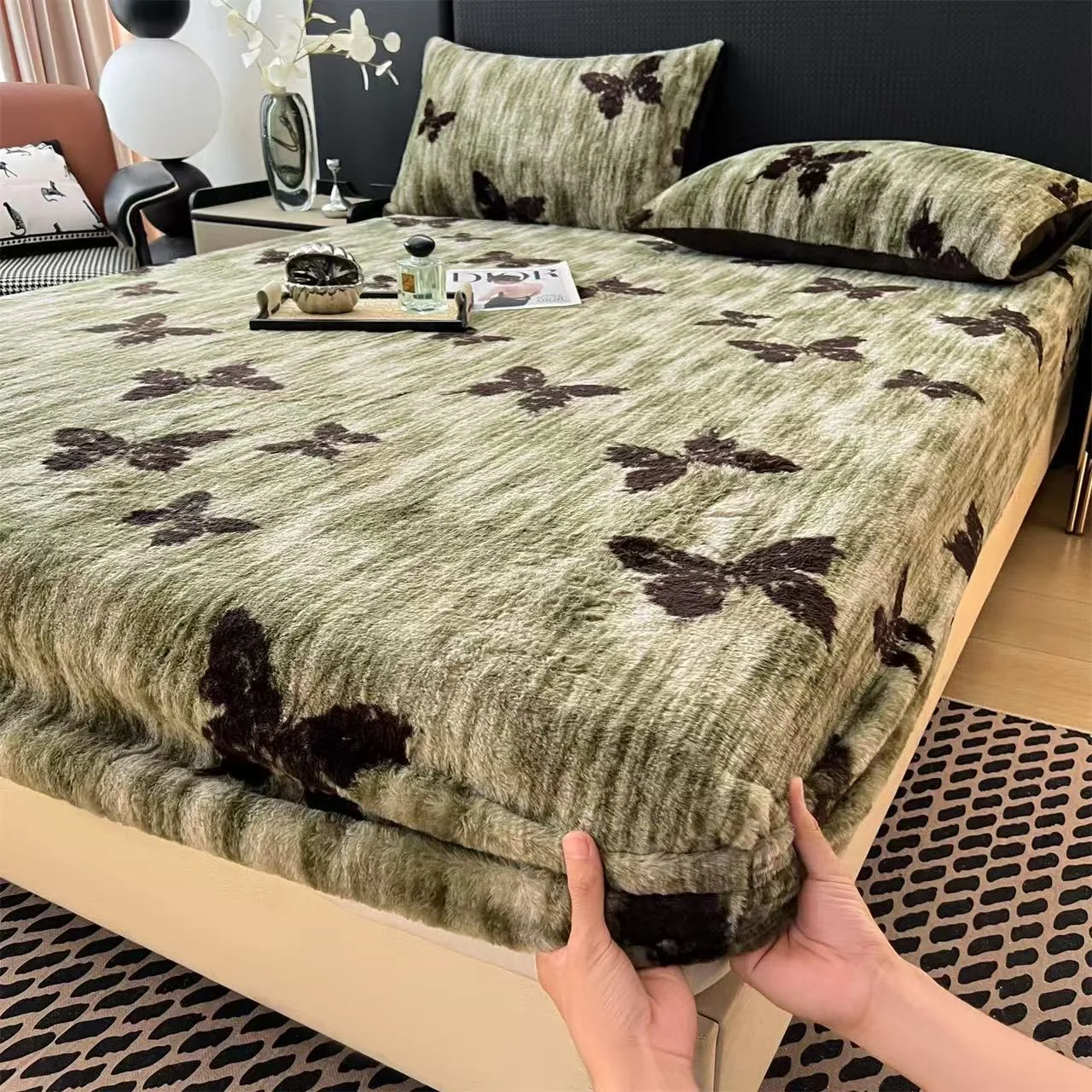 Thick Velvet Fitted Sheet High Quality Rabbit-Fleece Bed Sheet Mattress Cover Butterfly Leopard Print Coral Fleece Dust Cover