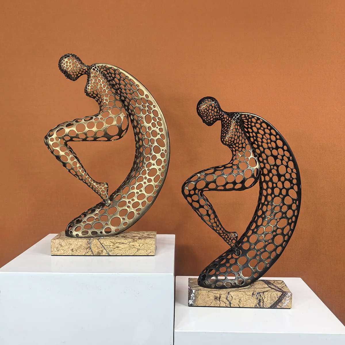 Simple metal abstract figure ornaments model room living room dining room study bookcase home high-end handicraft furnishings