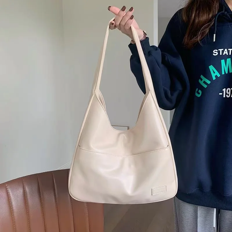 Große Tragetasche, neue schwarze Lederhandtasche, schlichte, lässige Damenhandtasche für den täglichen Gebrauch, modische und vielseitige Umhängetasche. – Detail 10