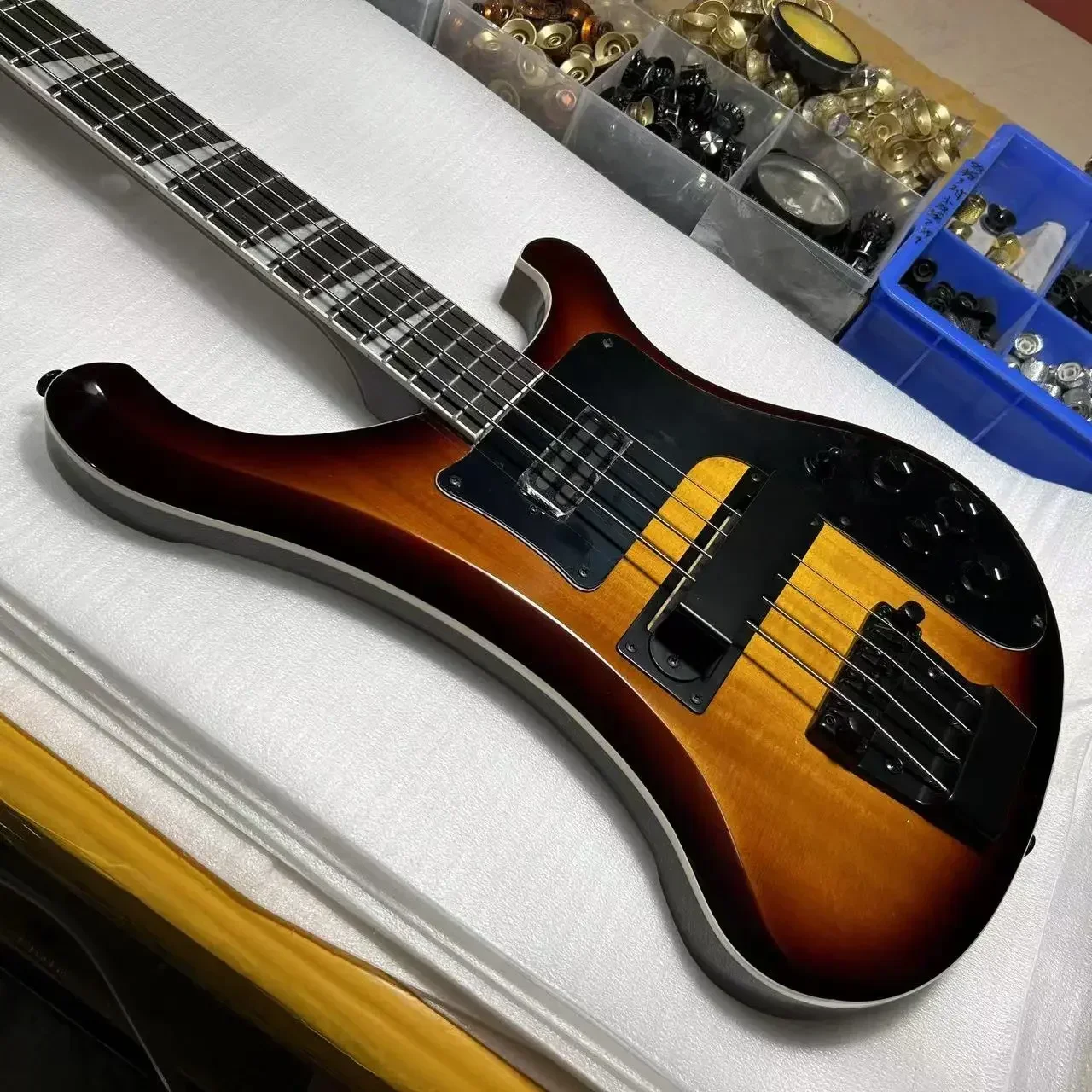 Rickenbacker 4003 Electric Guitar, Bass Guitar, Basswood Body, Vintage Sunburst Color, Rosewood Fretboard