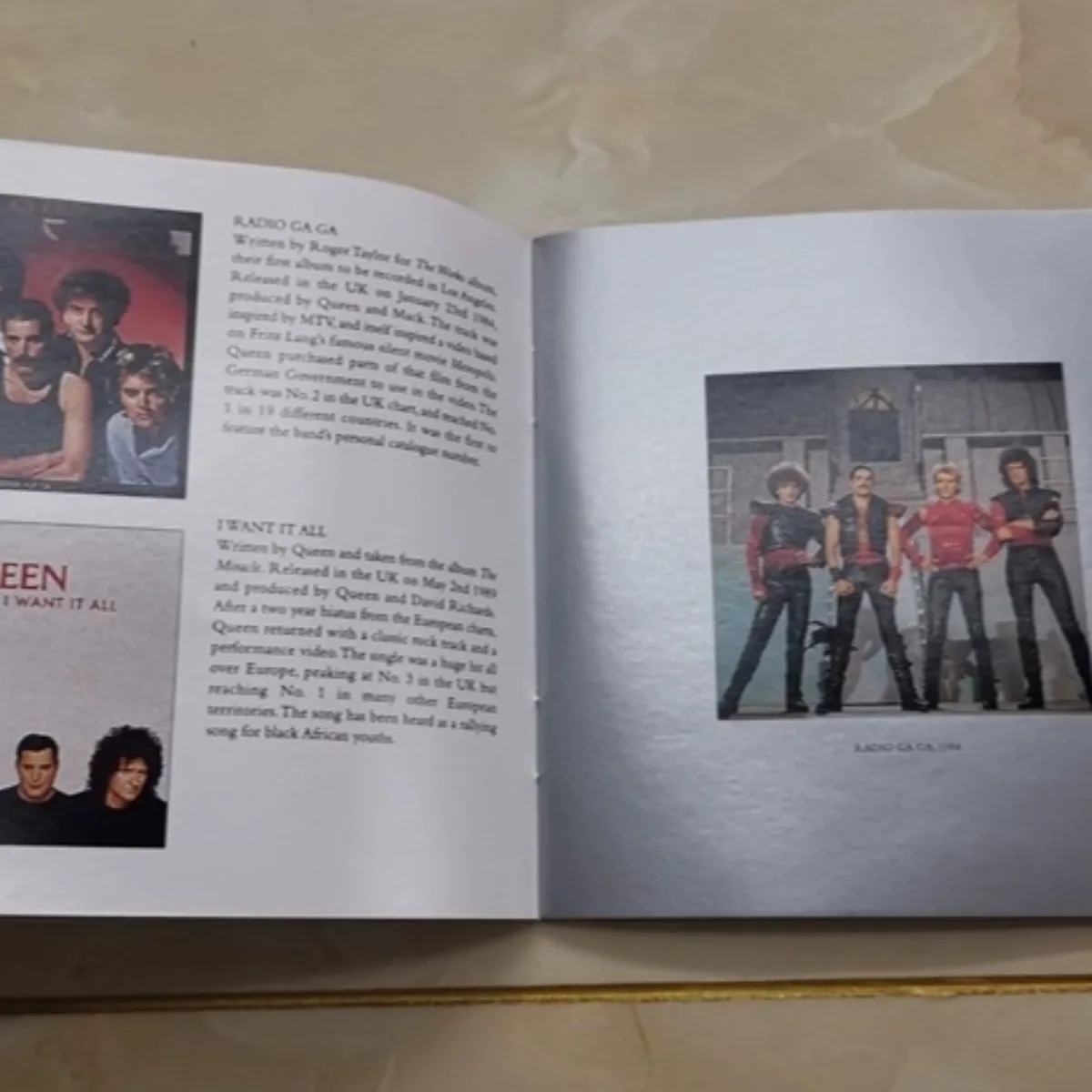 ชุดซีดีอัลบั้ม Queen รุ่น Greatest Hits I, II และ III - คอลเลกชันเพลงร็อคคลาสสิกสำหรับแฟนคลับควีนและนักสะสมดนตรีร็อค