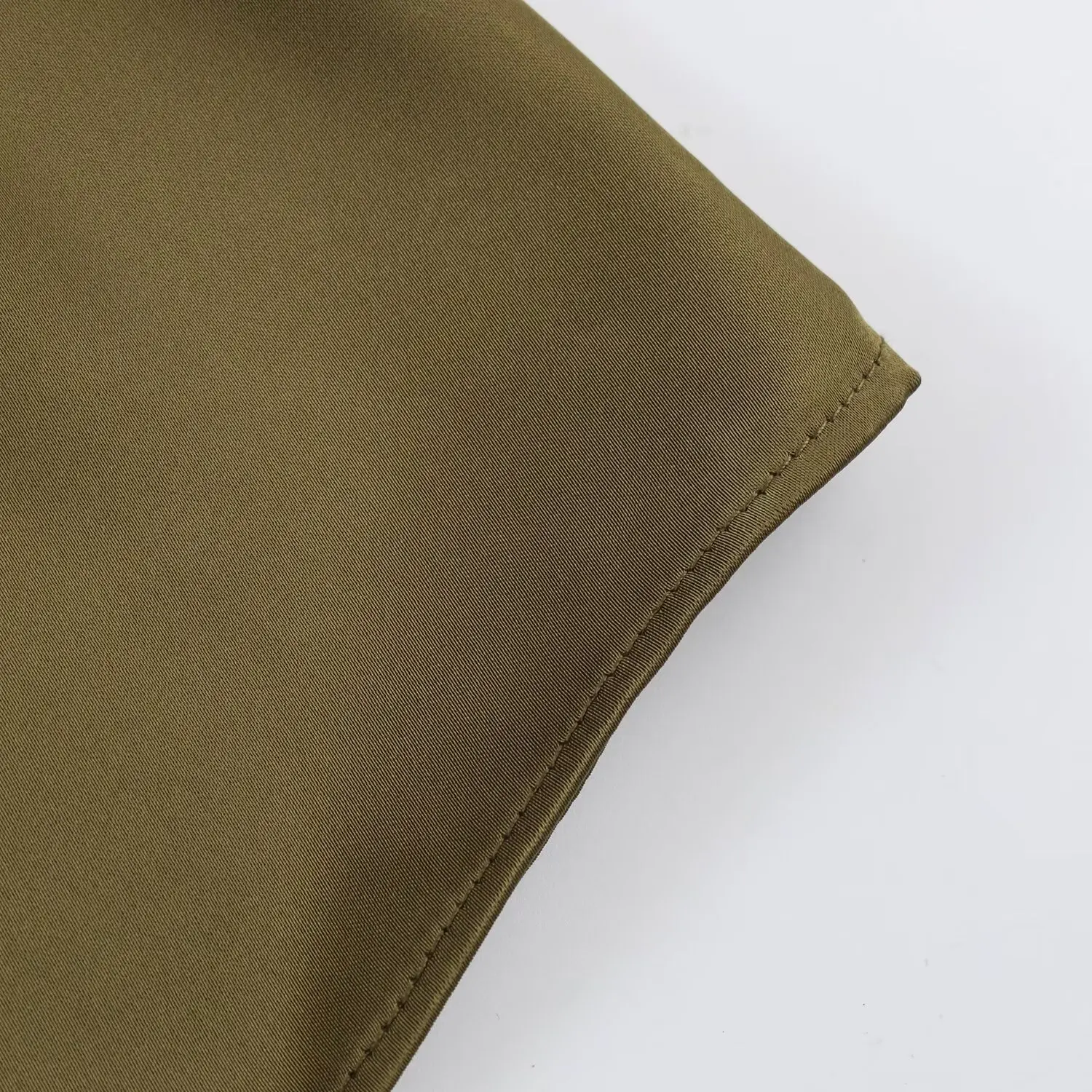 BSAY 2026 Neues Minimalistisches Satin-Zweiteiler-Set mit Drapierter Kragenpartie, Ärmellosem Oberteil mit Schulterknöpfen und Tailliertem Midi-Rock für Damen – Detail 13