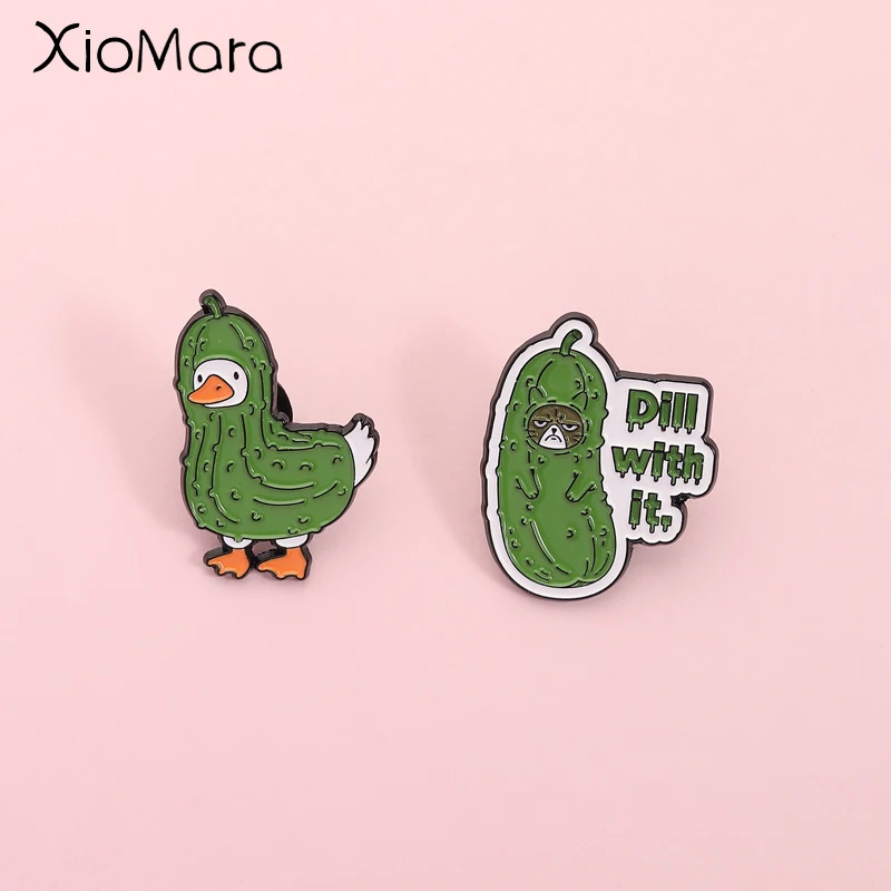 Funny Animal Cucumber Brooches Set, Zinc Alloy Painted Material, Fun Camouflage Cucumber Animal Text Decor, Cute Animal Badges