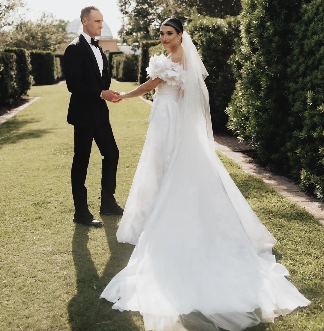 Vestido de noiva macio de cetim com fenda lateral para mulheres, vestido de noiva, personalizado para medir, até o chão, elegante, 2024