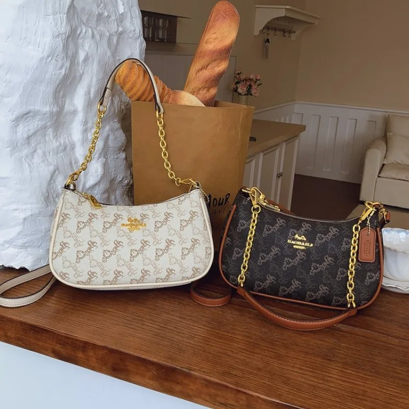 

Luxury Designer Shoulder Bag Solid Color Simple Elegance Doubles As A High-End Fashionable Diaper Bag