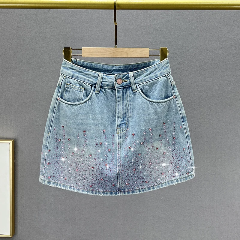 Mini jupe en jean bleu clair avec diamants pour femmes, taille haute, coupe couvertes, biscuits, style coréen, été, nouveau, 2024