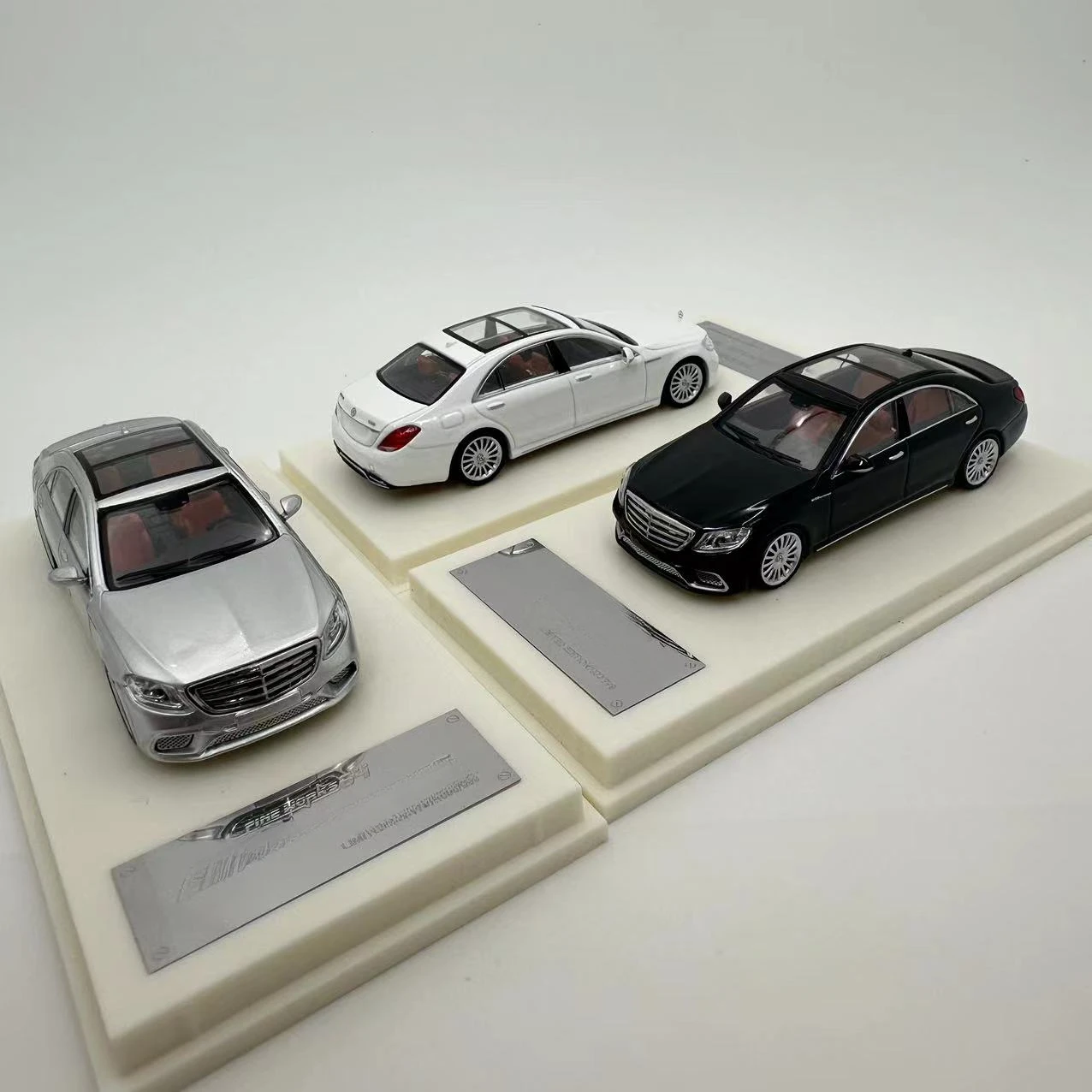 

Fine works64 1:64 S65 W222 White Black Silver limited999 Diecast Model Car