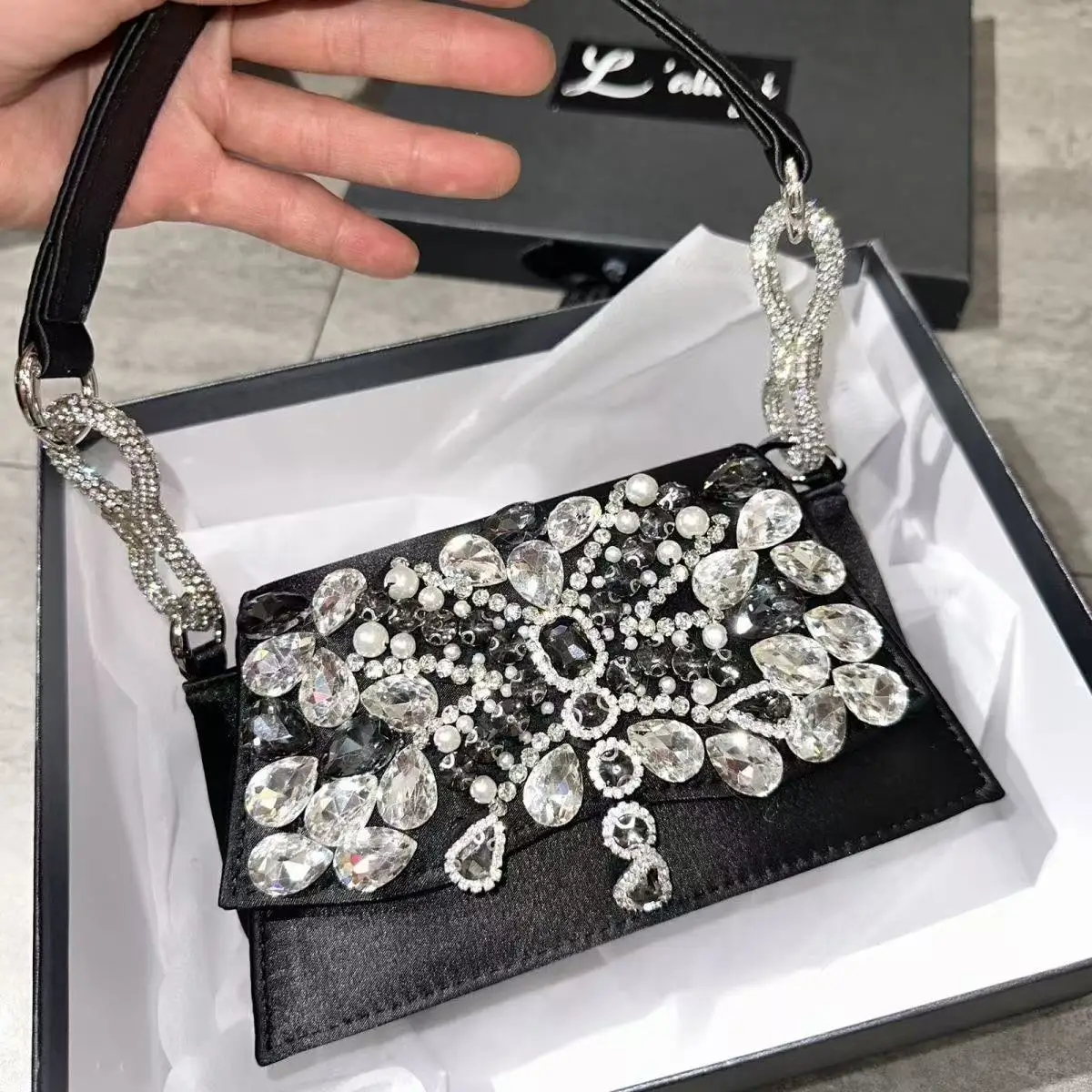 

Crystal Rhinestones Diamond Clutch Purse Wedding Party Banquet Bag Luxury Satin Evening Bag Women Glitter Handbag Shoulder Bag