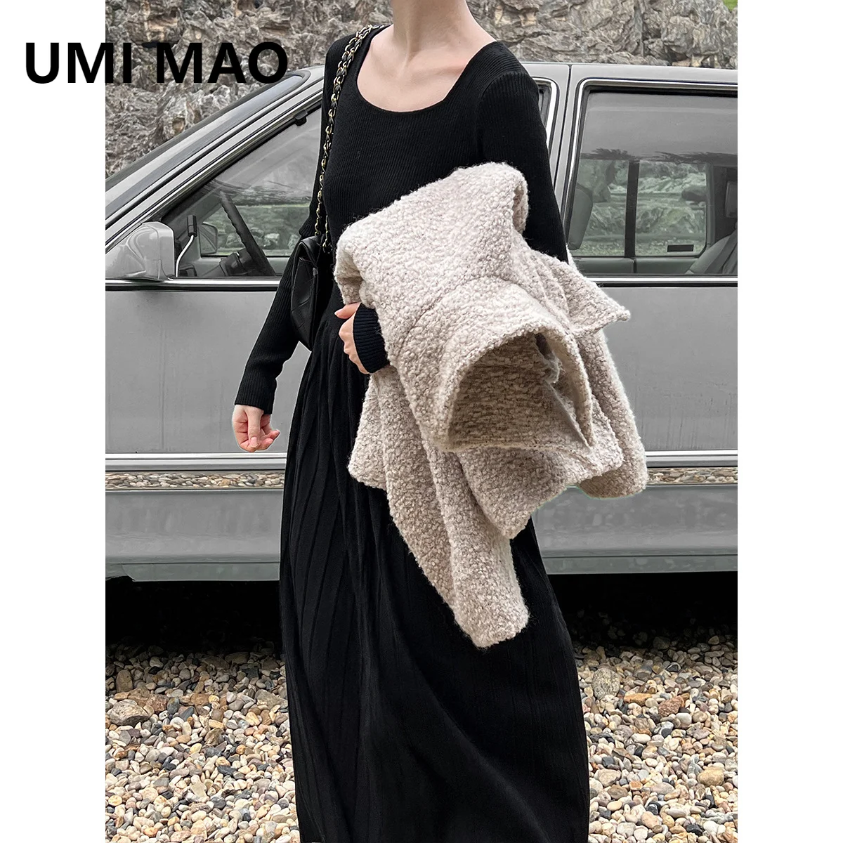 UMI MAO Hepburn Style Waist Cinching Knitted Square Neck Dress Elegant 2024 Autumn Winter New Item With Slimming A-line Dress