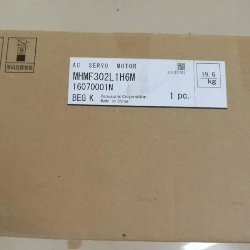 

1pc AC Servo Motor MHMF302L1H6M New In Box Fast Ship