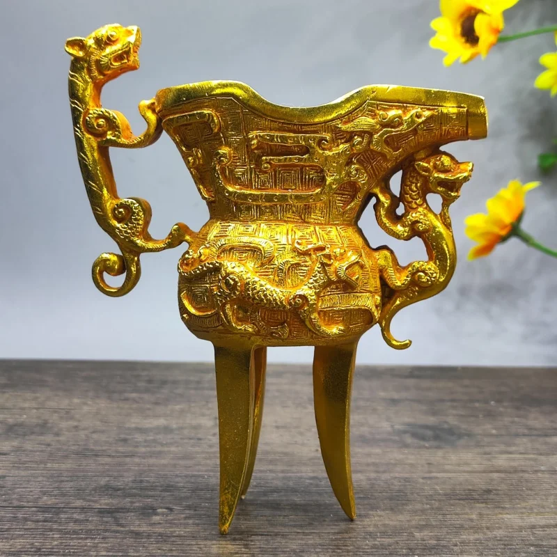 

A large collection of antique miscellaneous items, including the Sanzilong General , Liulong battlefield wine cup, and decora