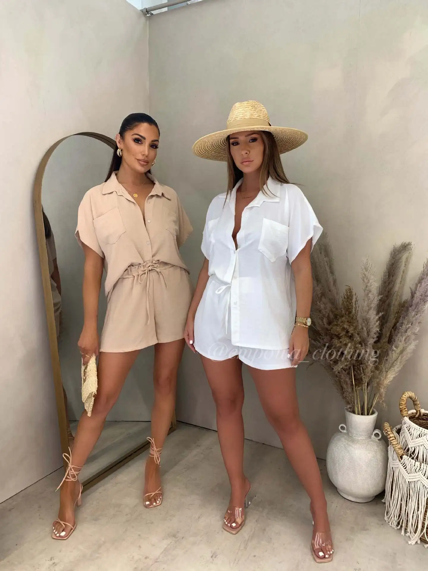 

2023 летний новый женский модный однотонный свободный костюм, повседневная однобортная рубашка с лацканами и рукавами + шорты с эластичной резинкой на талии