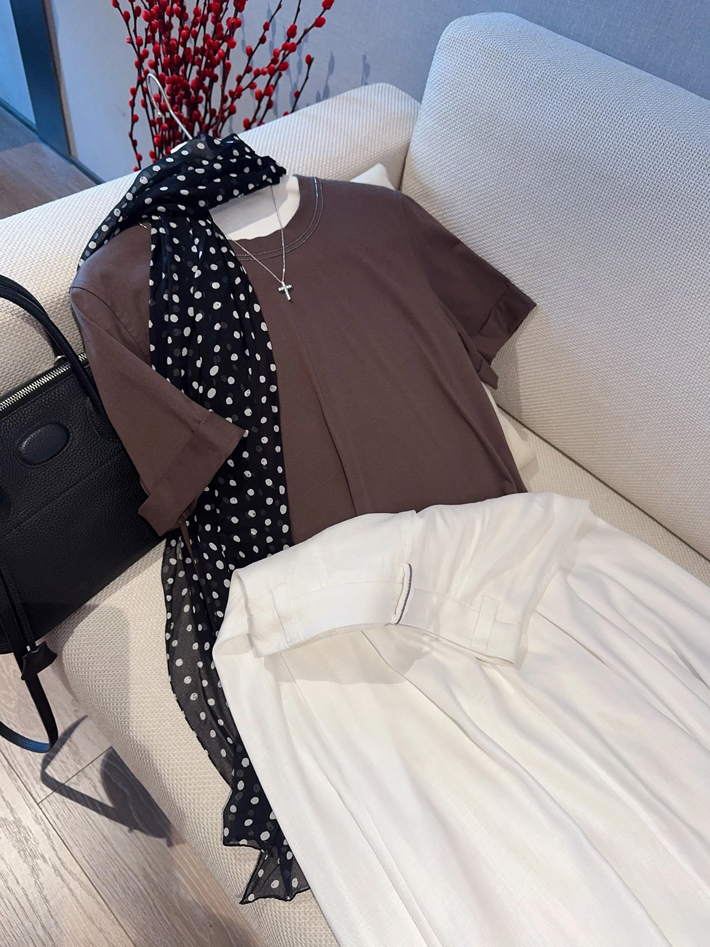 

Повседневная хлопковая футболка с коротким рукавом и круглым вырезом для женщин, летняя, модная, простого дизайна, цвет кофе с молоком, дышащий топ