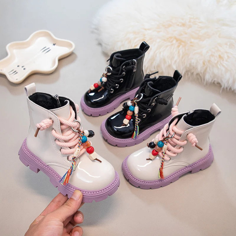 

2025 Girls Ankle Boots Versatile Children Short Boots Sweet Beading 2025 Autumn New Kids Princess Boots Soft Round Toes