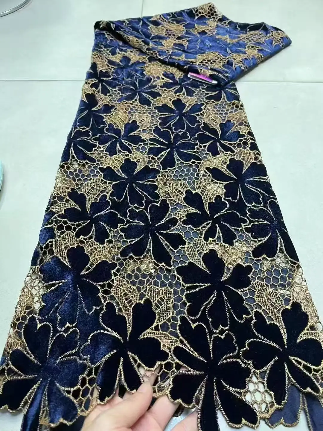 

Nigerian Guipure Velvet Lace Fabric 2025 Latest African French Velvet Fabric for Women Wedding Party Dresses Sew