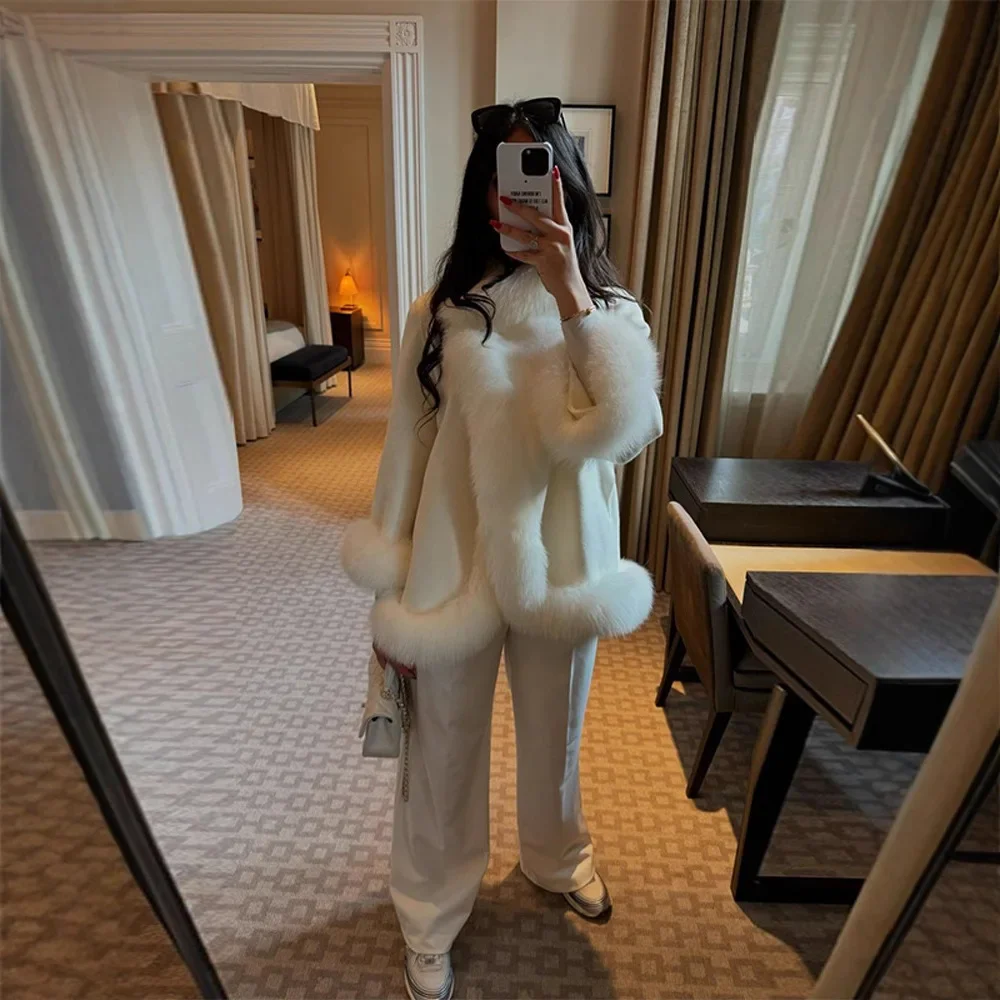 Weiße kurze Kunstpelzjacke, Stehkragen, luxuriöser Plüschmantel, eleganter Mantel, warme, dicke, pelzige Jacke, flauschiger Kunstfuchskragen, solide